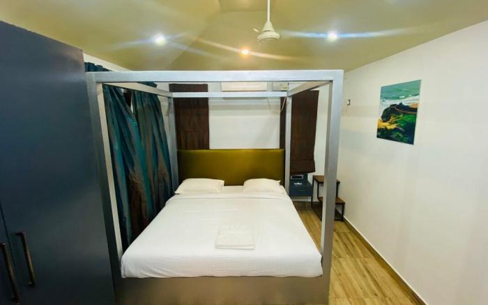 Lotus 301 - Premium honeymoon suite with bathtub