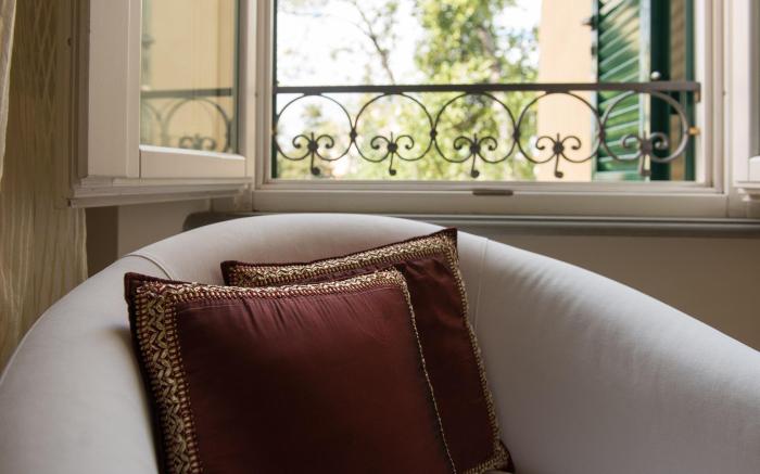Palm Gallery Hotel