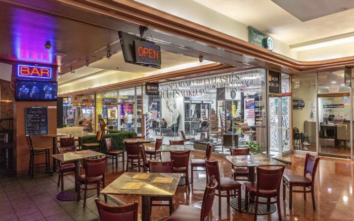 High rise Charm on the Bay