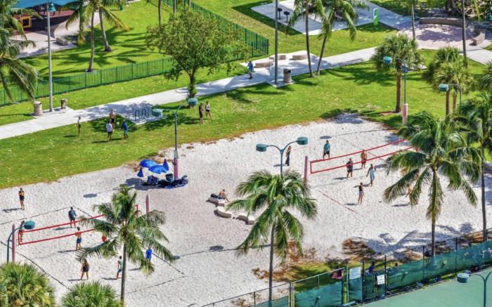 High rise Charm on the Bay