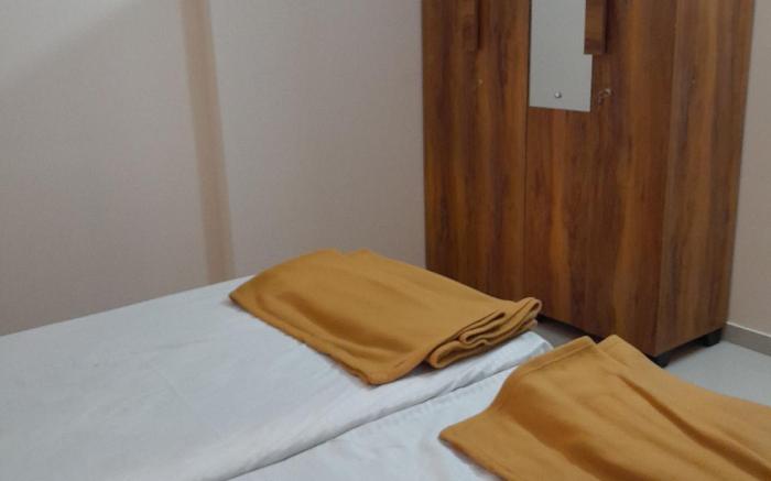 Apartment near India school