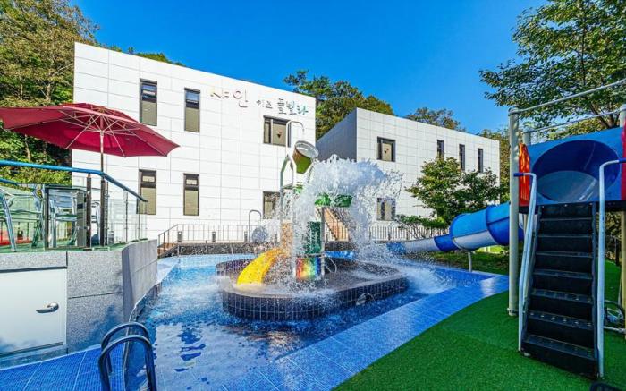 Shine Kids Pool Villa
