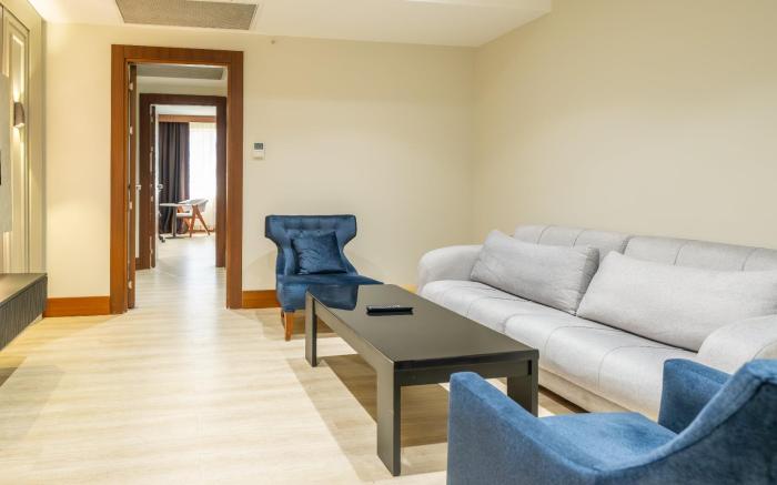 Teymur Continental Hotel & Convention Center