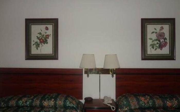 Super 7 Inn Tecumseh