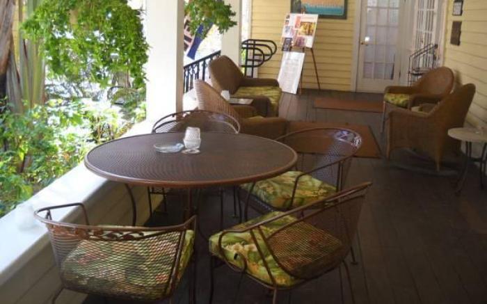 Peninsula Bed & Cocktails