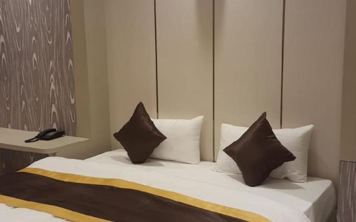 Goroomgo Hotel Regalia Budaun 