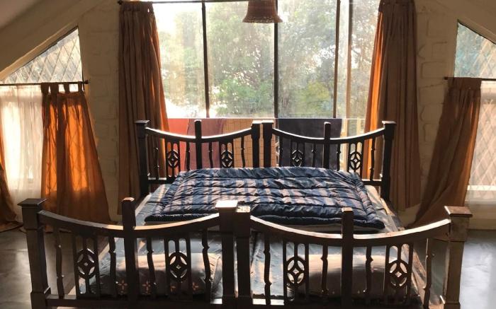 Calmshet Lakeview Triangle Room amidst the nature