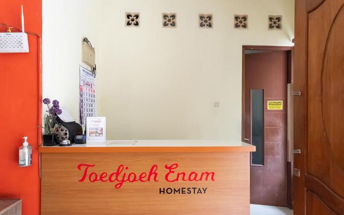 TwoSpaces Living at Toedjoeh Enam Homestay Surabaya