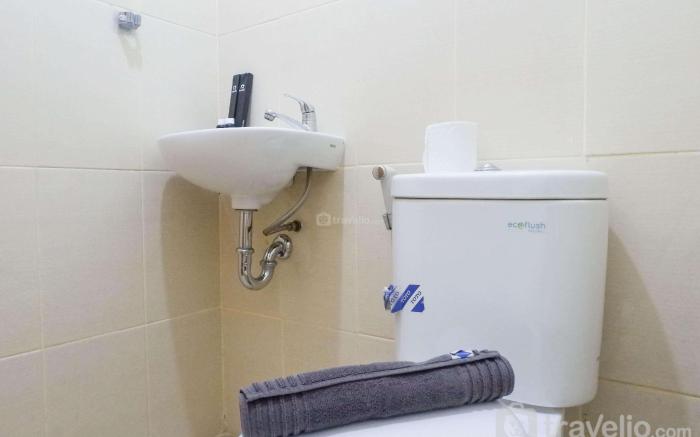 Vibrant Modern Studio at Bale Hinggil By Travelio