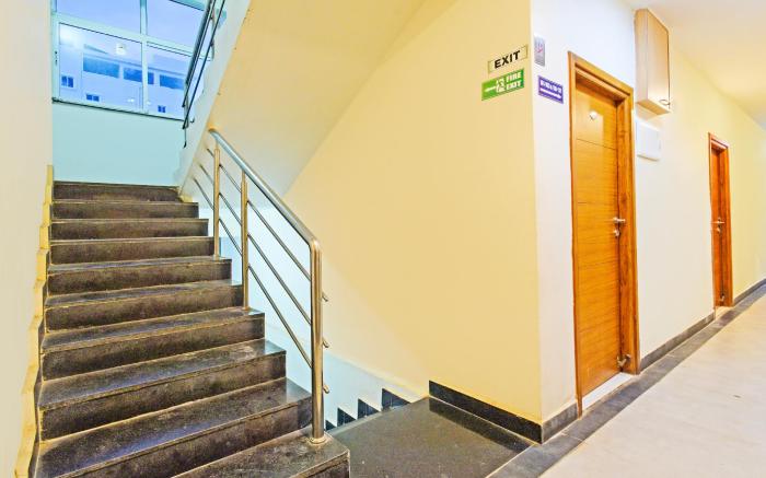 Super Townhouse Kondapur Near Botanical Garden Formerly RRR Inn