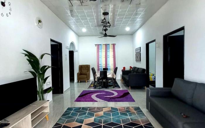 Qalesya Homestay with Private Pool