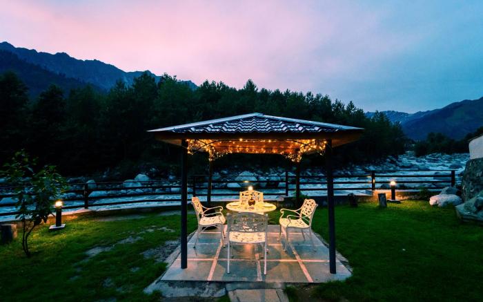 The Allure Grand Resort - Majestic Riverside Retreat