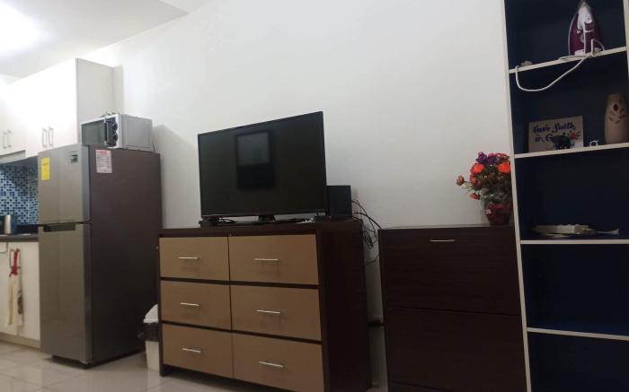 Ronnzel Staycation in Jazz Residences Makati(3930)