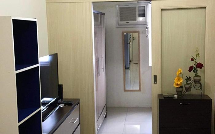Ronnzel Staycation in Jazz Residences Makati(3930)