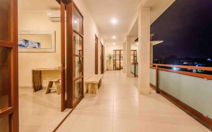 Large 6 Bedrooms Villa  Legian/Seminyak sleeps 14
