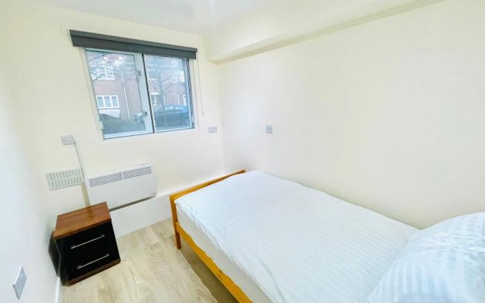 Ground Floor flat Nr. Heathrow with Free Parking