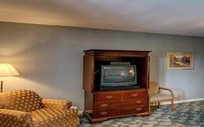 Budget Host East End Riverhead