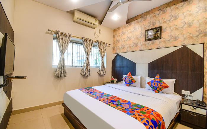 FabHotel Prime Rockstar Suites - Nr. Park Circus 7 Point