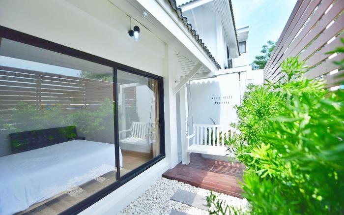 Merry house บ้านพักริมหาดบางแสน