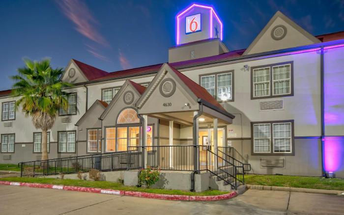Motel 6 Stafford, TX – SW Houston - Sugarland