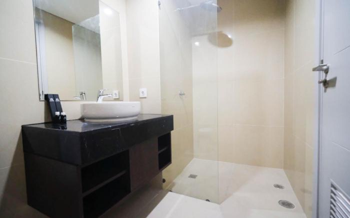 Tidy 2BR at Grand Sungkono Lagoon By Travelio