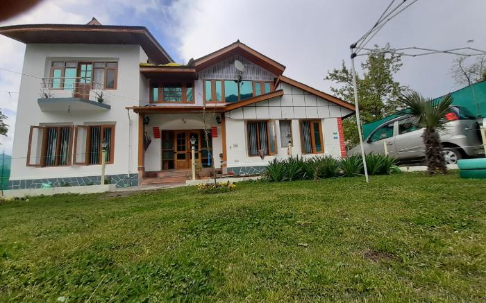Rose Bowl Guest House/Paying Home