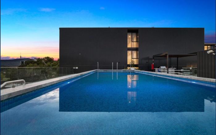 The Hamptons -  Lux 2 Bed 2 Bath Central Location