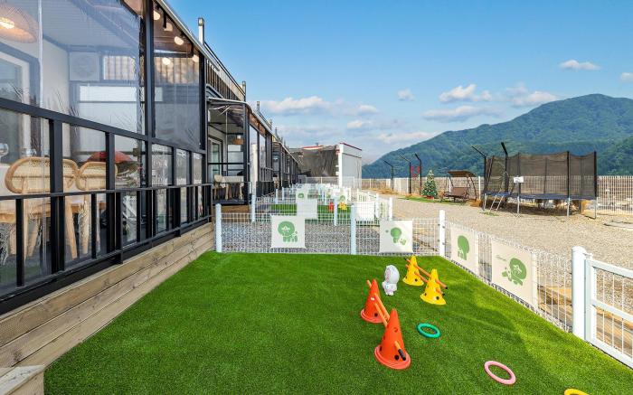 Gapyeong Dangdangi Dog Pension Purple