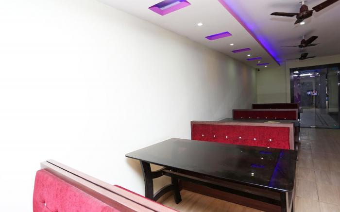 OYO Hotel Geetanjali Palace