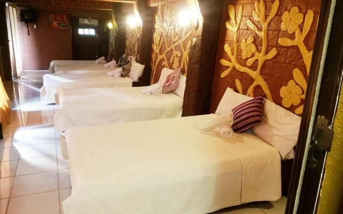 Long Room for 10 people Miggys Resort