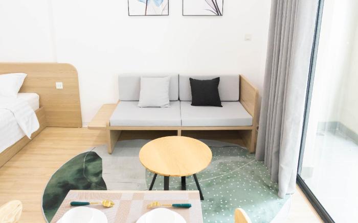 Studio lake view Vinhomes Dcapital in Cau Giay