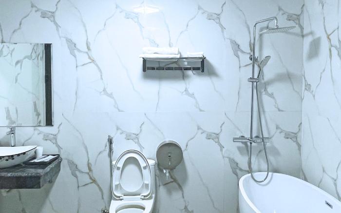 GRAD Queen Hotel - Mo Lao