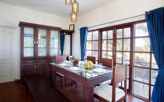 StayVista at Villa Misty Oaks with Breakfast