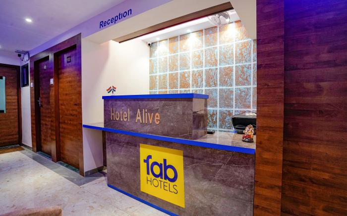 FabExpress Alive - Nr. Juhu Beach