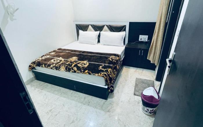 Goroomgo Yuvraj Residency Amritsar
