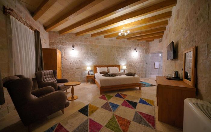 Secret Hill Cave Suites