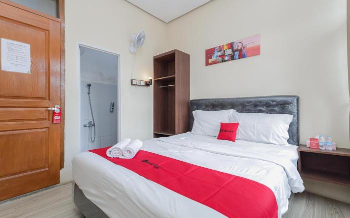 RedDoorz @ WR. Supratman Batu