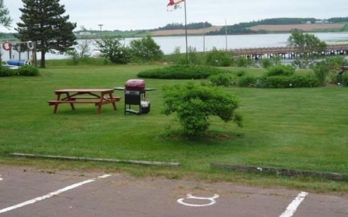 The Pines Motel and Cottages