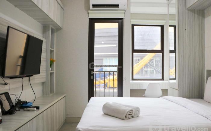 Cozy Relax Studio at Transpark Cibubur By Travelio