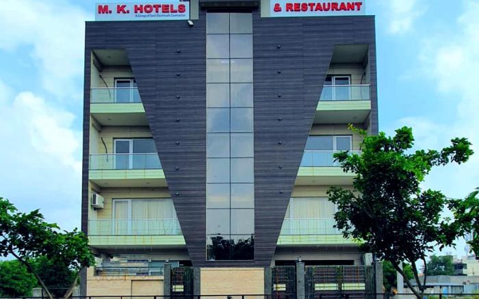 M K Hotel & Restaurant