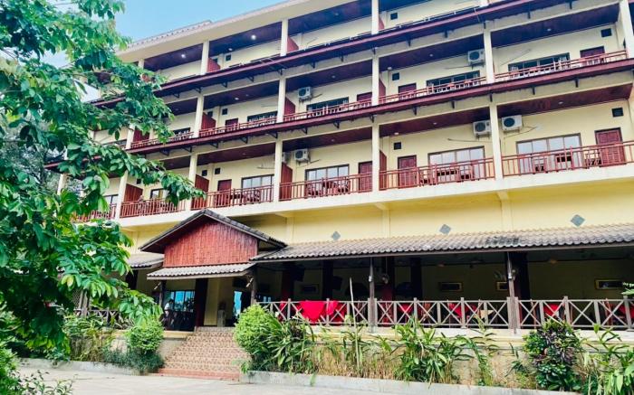 Hana Riverside Hotel