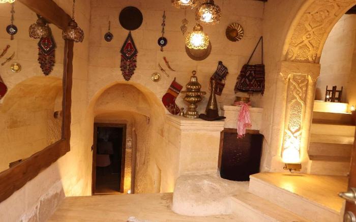 Mak's Cave House