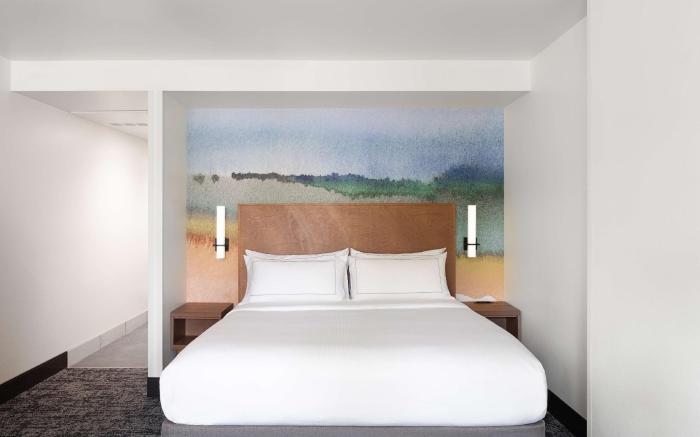 River's Edge Hotel Portland, Tapestry Collection by Hilton