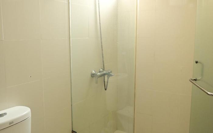Cozy 2 Bedroom Unit with Balconies Fronting Pool