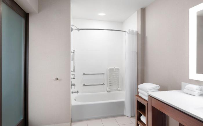 Courtyard by Marriott Seattle SeaTac Airport 