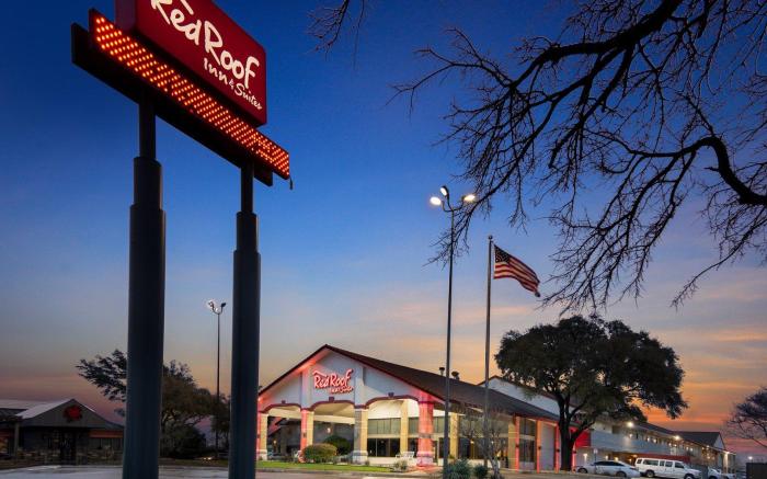 Red Roof Inn & Suites Irving – DFW Airport South