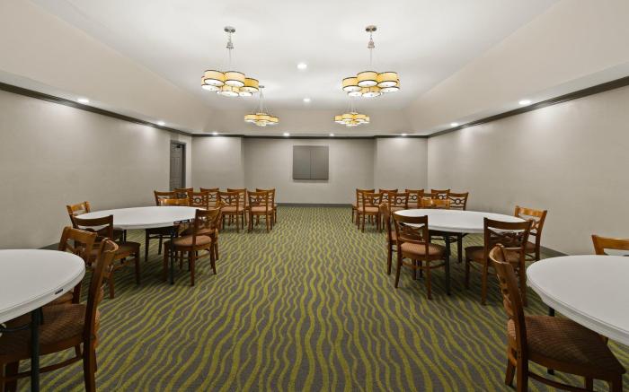 Red Roof Inn & Suites Irving – DFW Airport South