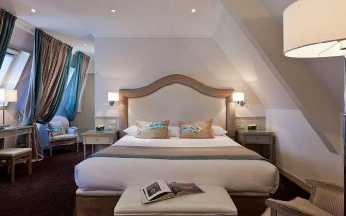 Château Jeanne & The Forest - Château de Montvillargenne