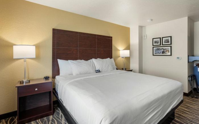 Cobblestone Hotel & Suites - De Pere