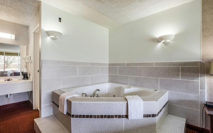 Red Carpet Inn and Suites Hazleton PA